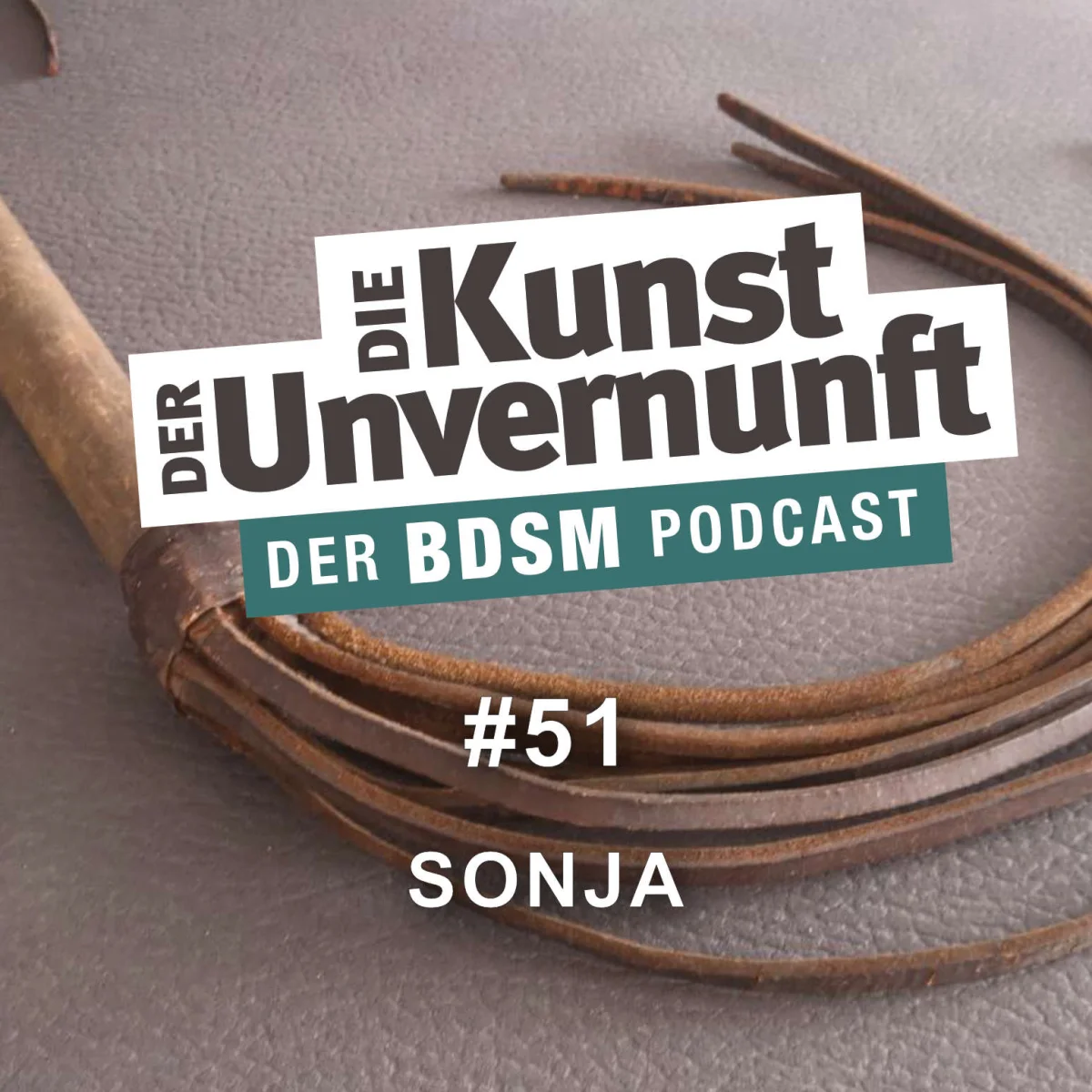 Podcast-Cover mit Lederpeitsche und dem Titel Die Kunst der Unvernunft – Der BDSM Podcast, Folge 51 Sonja