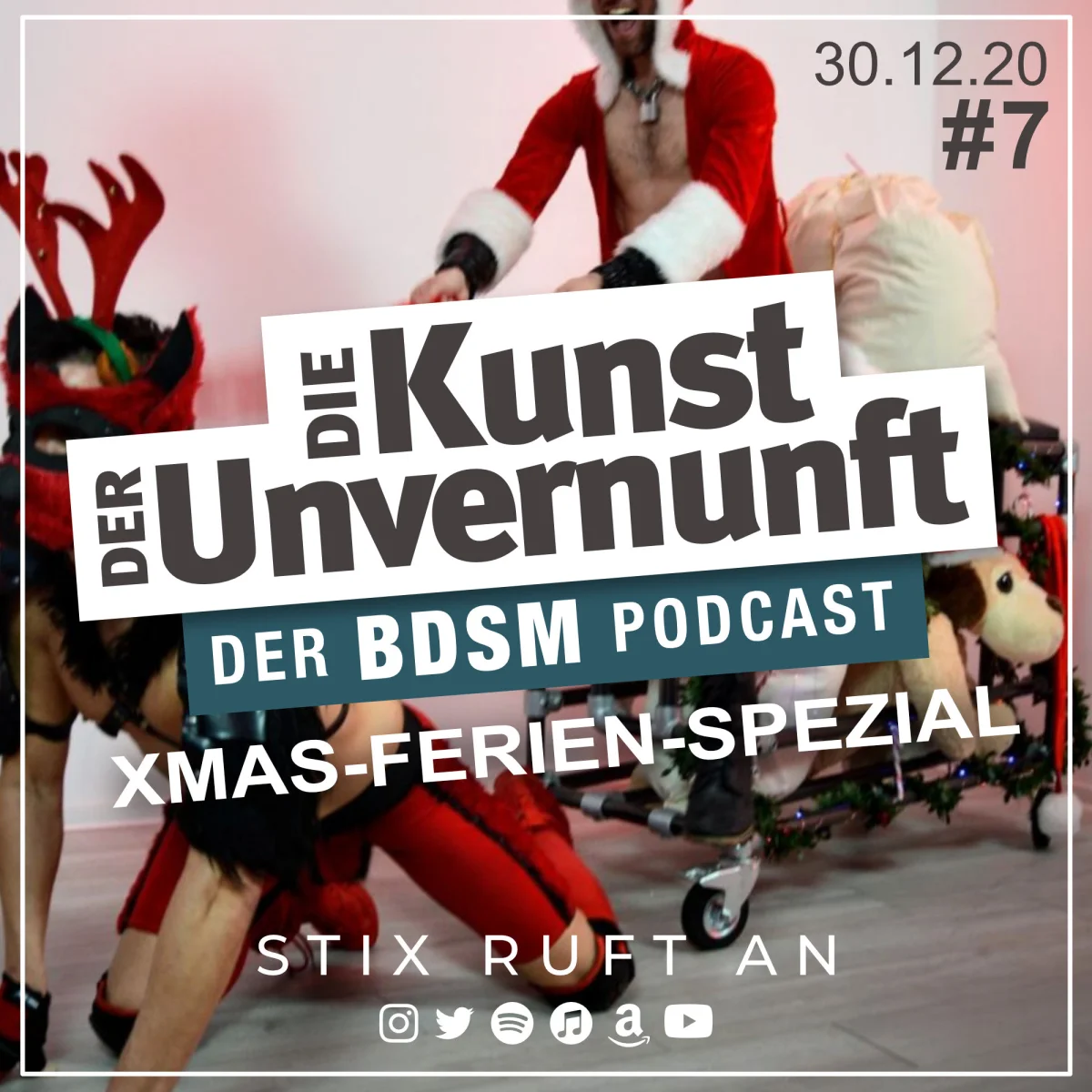 Podcast-Cover mit weihnachtlich verkleideter Person auf einem Rentier und dem Titel Der Kunst der Unvernunft – BDSM Podcast.