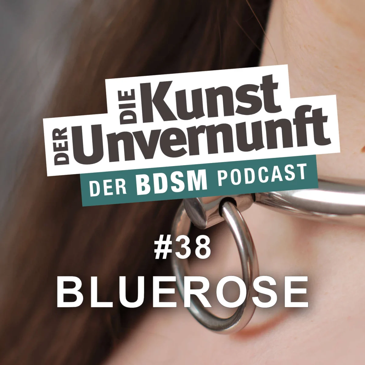 Podcast-Cover mit Nahaufnahme eines Ohres mit Metallring und dem Titel BlueRose, Folge 38 von Die Kunst der Unvernunft.