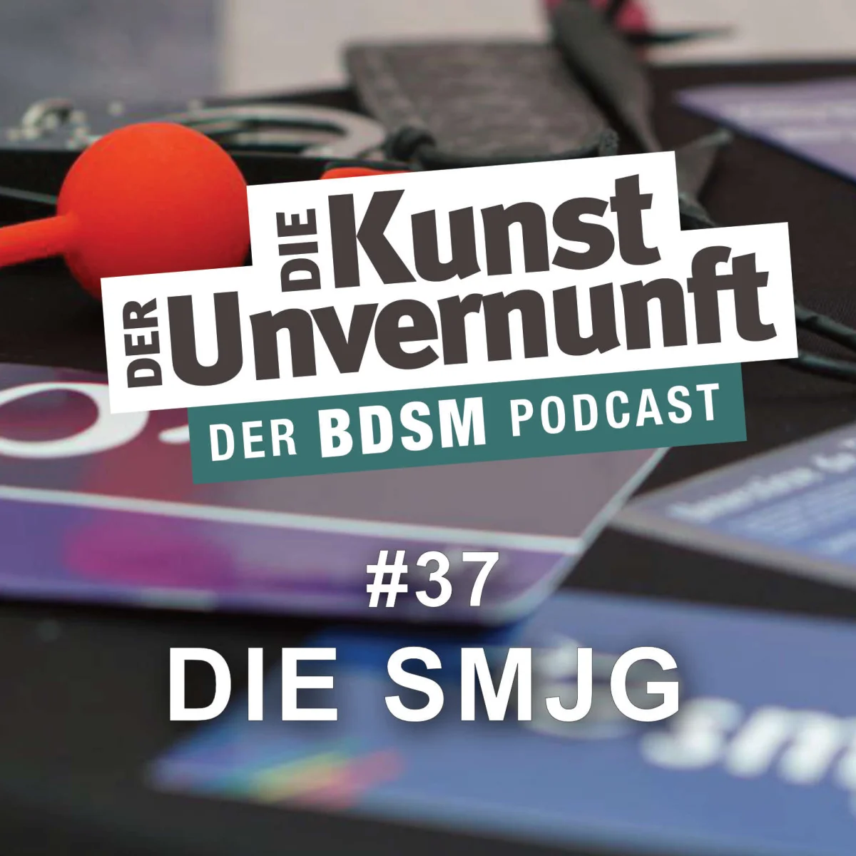 Podcast-Cover mit rotem Ball und dem Titel Die Kunst der Unvernunft – Der BDSM Podcast, Folge 37: Die SMJG