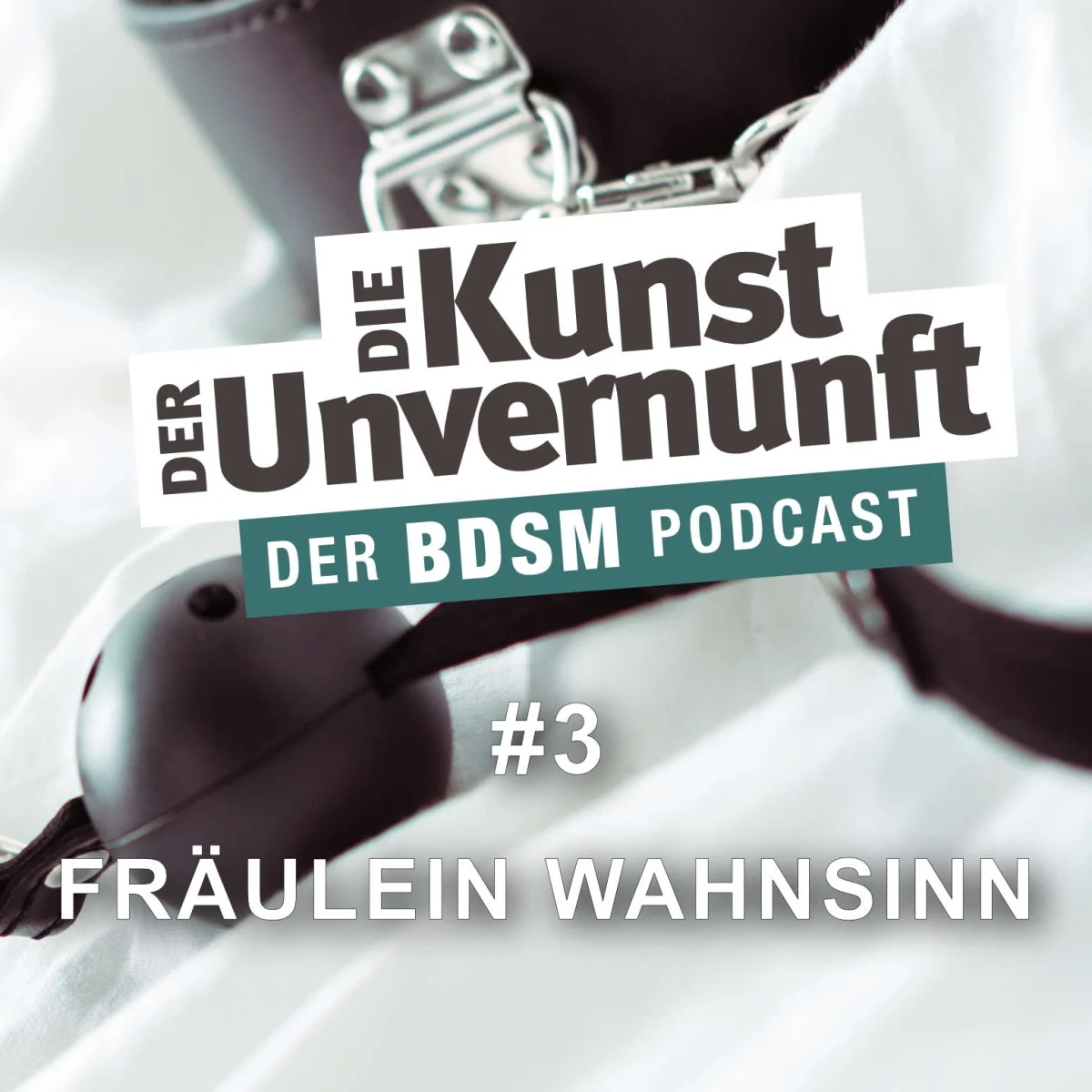 Podcast-Cover mit BDSM-Maske, Handschellen und dem Titel Die Kunst der Unvernunft, Folge 3 Fräulein Wahnsinn