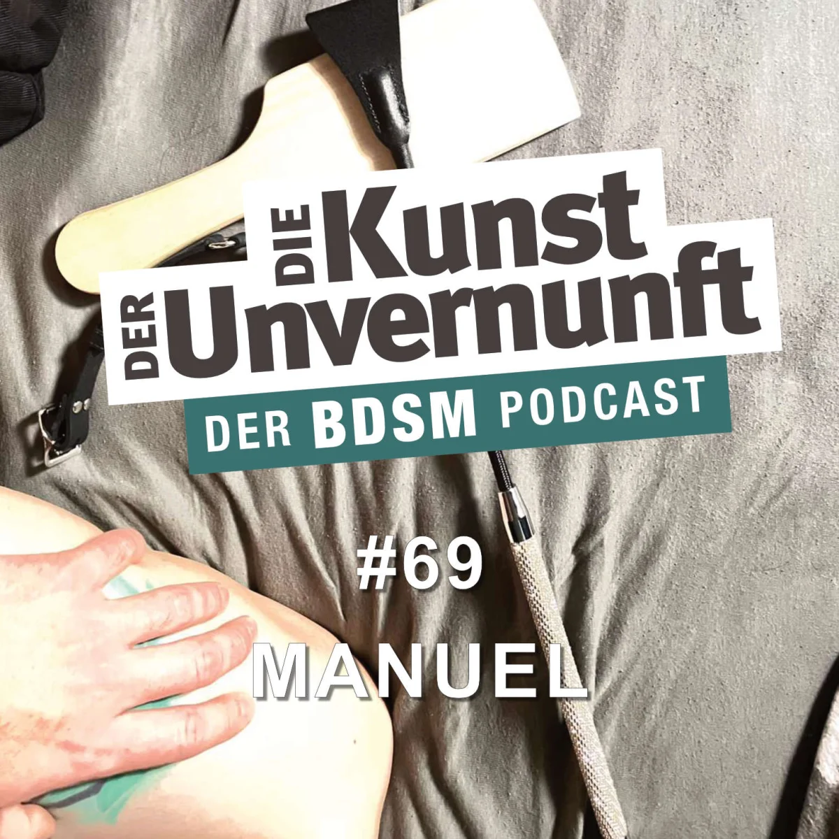 Podcast-Cover mit Fessel-Accessoires, der Aufschrift Die Kunst der Unvernunft und Folge 69 Manuel.