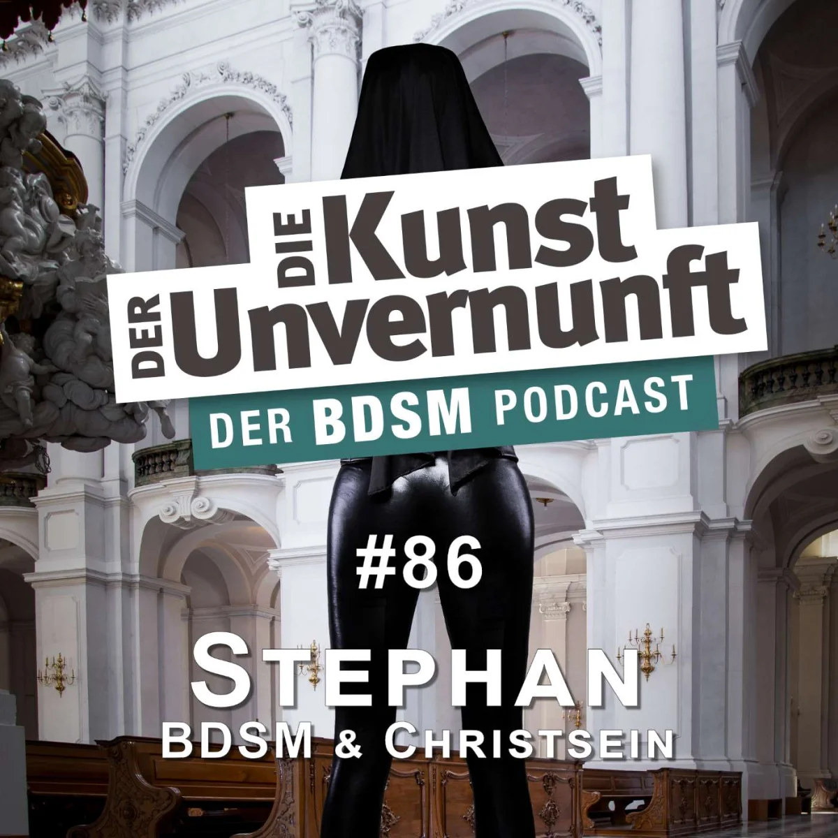 Podcast-Cover mit einer Person in schwarzem Latex vor einer Kirche und dem Titel Stephan – BDSM & Christsein