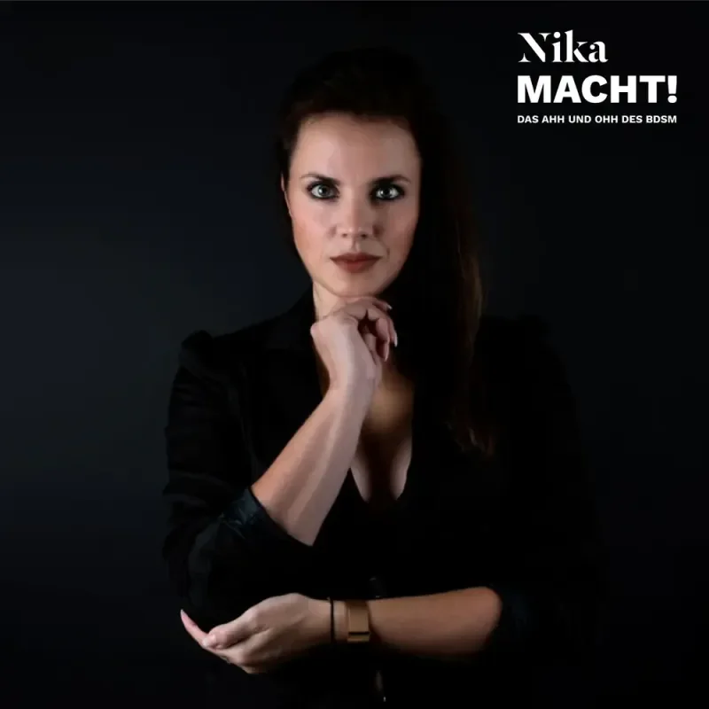 Porträt von Nika vor dunklem Hintergrund mit Schriftzug Nika MACHT! oben rechts